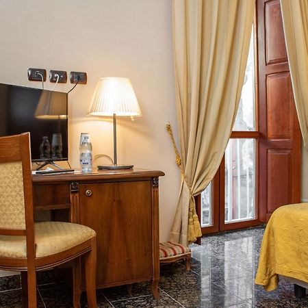 Le Stanze Del Vicere Boutique Hotel Napoli Exterior foto