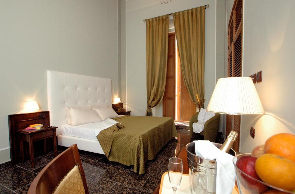 Le Stanze Del Vicere Boutique Hotel Napoli Cameră foto